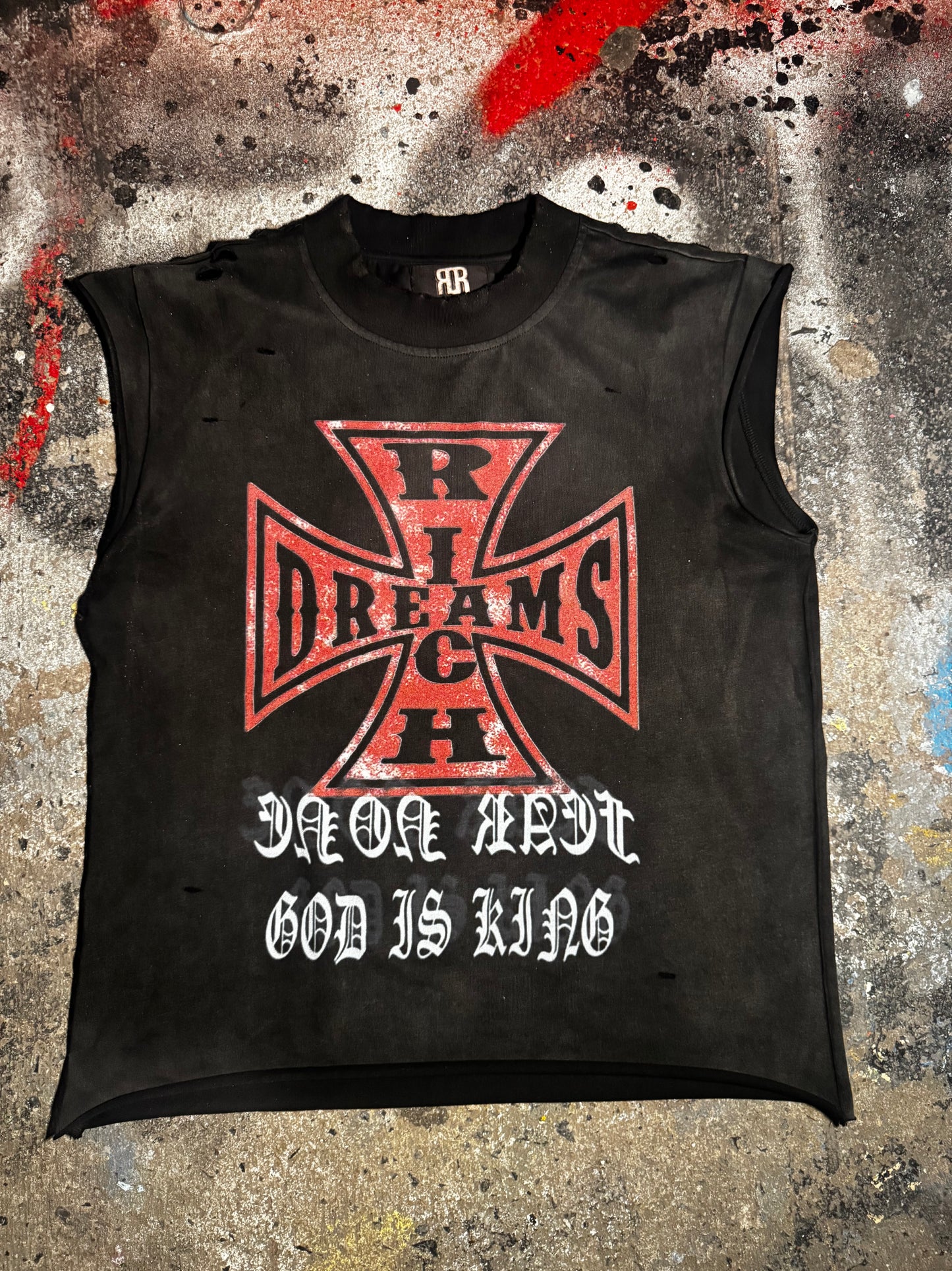 "002 FEARLESS SLEEVELESS TEE"